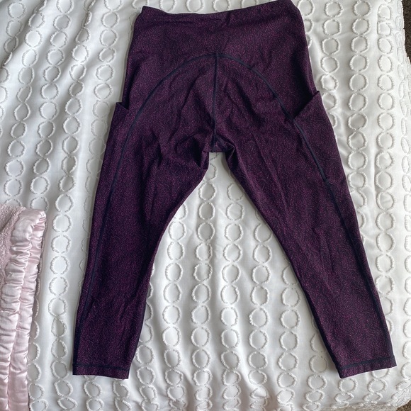7/8 Athleta leggings - Picture 2 of 6